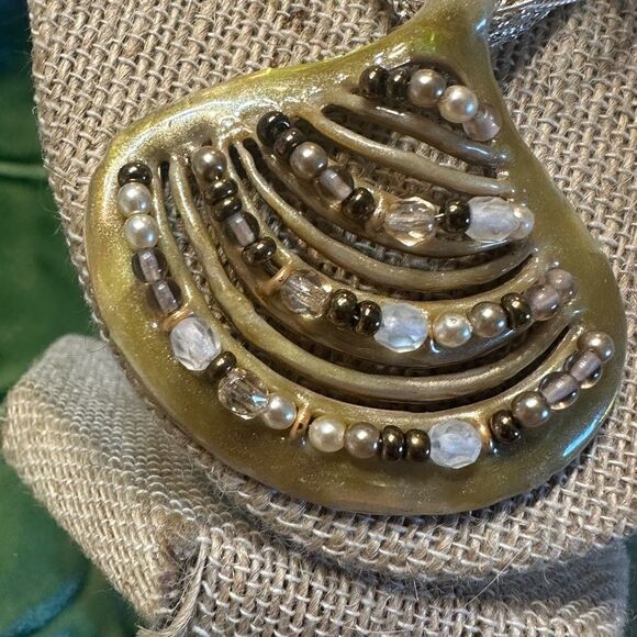 Chicos illusion Necklace Gold Tone Shell Pendant - Picture 3 of 7